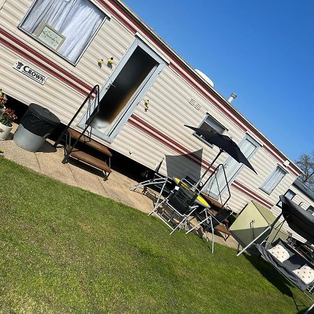 Готель The Samanda Van Newport Caravan Park Гемсбі Екстер'єр фото
