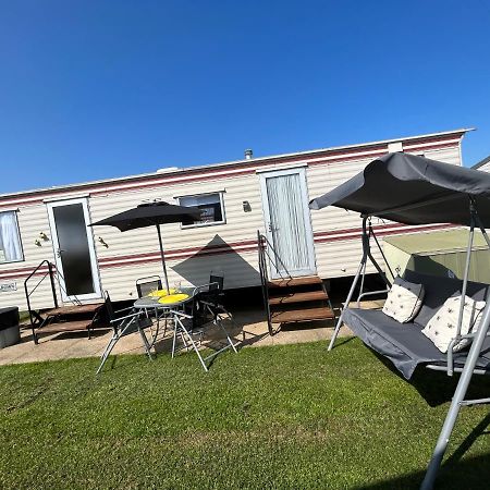 Готель The Samanda Van Newport Caravan Park Гемсбі Екстер'єр фото