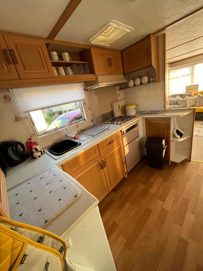 Готель The Samanda Van Newport Caravan Park Гемсбі Екстер'єр фото